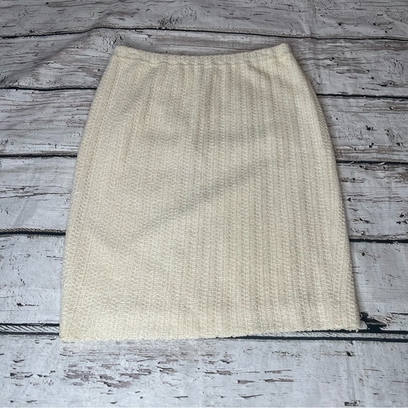 St. John Wool Blend Pencil Textured Skirt Size 8 - Picture 7 of 7